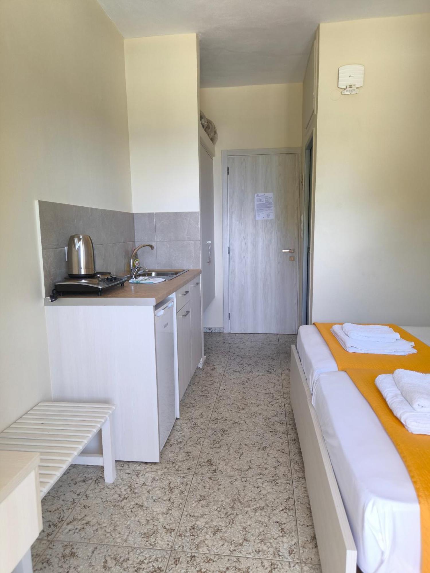 Alexia Rooms Palaiochora Habitación foto