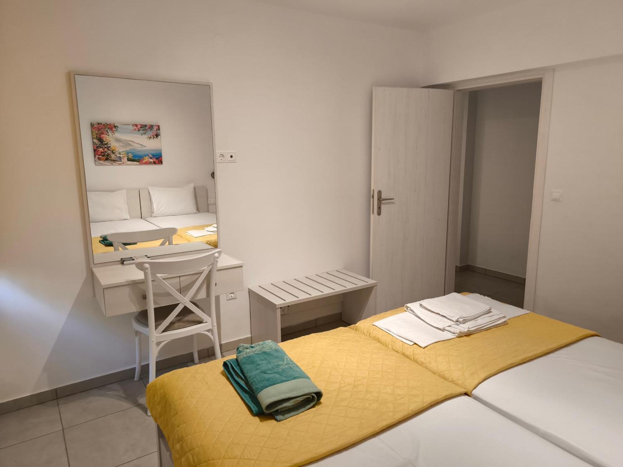 Alexia Rooms Palaiochora Exterior foto
