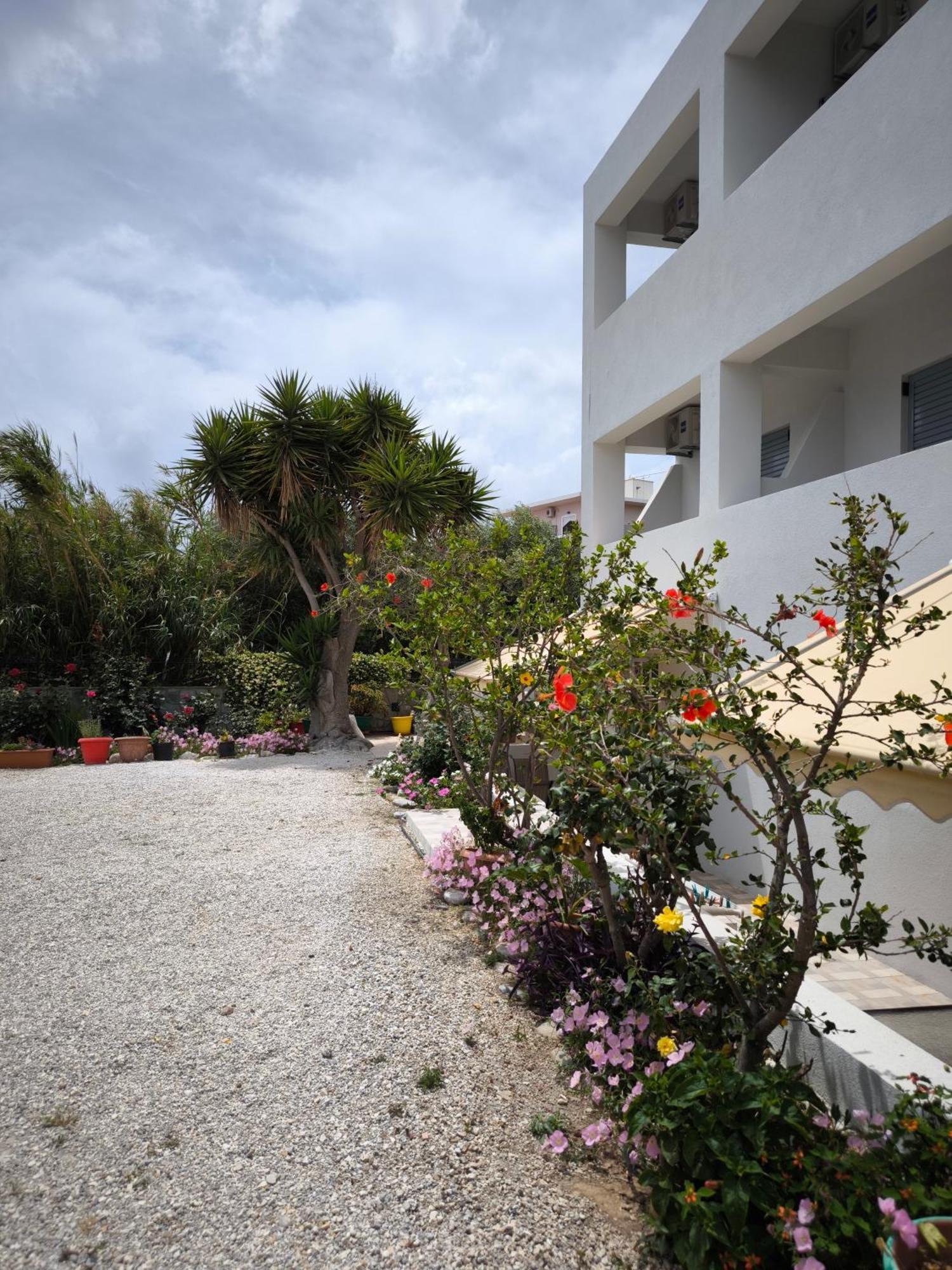 Alexia Rooms Palaiochora Exterior foto